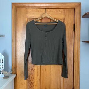 LAST CHANCE*** Olive Green Cropped Long Sleeve
